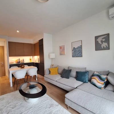 Alquiler de un amplio apartamento de 3 habitaciones, 71 m², distrito Belgrade Waterfront, Belgrado, Serbia